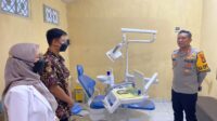 Kapolres Uji Coba Poli Gigi Baru di Polres Lombok Barat