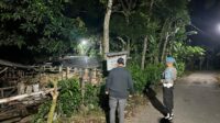 Patroli Malam Polsek Kuripan Ciptakan Rasa Aman di Tengah Masyarakat Lombok Barat (3) Patroli Rutin Polsek Kuripan Jaga Kondusifitas Malam Hari di Wilayah Rawan