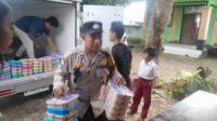 Polsek Gerung Kawal Penyaluran Paket Makan Bergizi Gratis di Dua Sekolah Dasar Dasan Tapen (2) Polsek Gerung Jamin Keamanan Penyaluran Makan Bergizi Gratis di Dua Sekolah Dasan Tapen