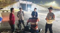 Polsek Kediri Intensifkan Patroli Malam, Sampaikan Himbauan Kamtibmas Langsung ke Warga Lelede (2) Polsek Kediri Intensifkan Patroli Malam, Sampaikan Himbauan Kamtibmas Langsung ke Warga Lelede
