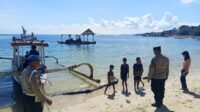 Polsek Sekotong Tingkatkan Patroli di Obyek Wisata Pantai, Jamin Keamanan Pengunjung Akhir Pekan (2) Patroli Rutin Polsek Sekotong Amankan Obyek Wisata di Lombok Barat