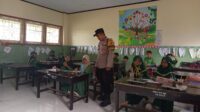 Sinergi Polsek Gerung dan SPPG Wujudkan Program Makan Bergizi di SDN Dasan Tapen