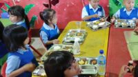 Polsek Kuripan Kawal Ketat Penyaluran Makan Bergizi Gratis Perdana di Lombok Barat (2) Tahap Pertama Program MBG Sasar Ratusan Sekolah di Kuripan