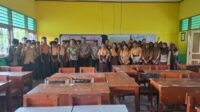 Polsek Sekotong Gencarkan Program ‘Polsek Menyapa Sekolah’ di SMPN 2 Sekotong (2) Polres Lombok Barat Sosialisasikan Bahaya Narkoba dan Pernikahan Dini di Sekolah