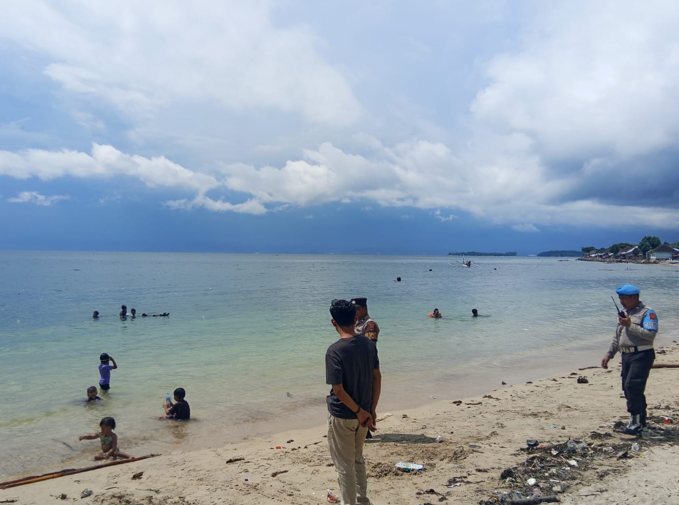 Kepolisian Polsek Sekotong Tingkatkan Keamanan di Pantai Elak-Elak