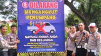 Satlantas Polres Lombok Barat Gencar Pasang Spanduk Himbauan Keselamatan Berlalu Lintas