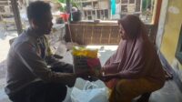 Polri Hadir di Tengah Masyarakat: Polsek Lembar Bagikan Paket Nutrisi Mantap