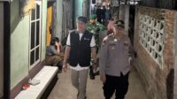 Patroli Gabungan Polsek Kediri, TNI, dan Forkopincam Jaga Kamtibmas Lombok Barat (2) Patroli Gabungan Polsek Kediri, TNI, dan Forkopincam Jaga Kamtibmas Lombok Barat