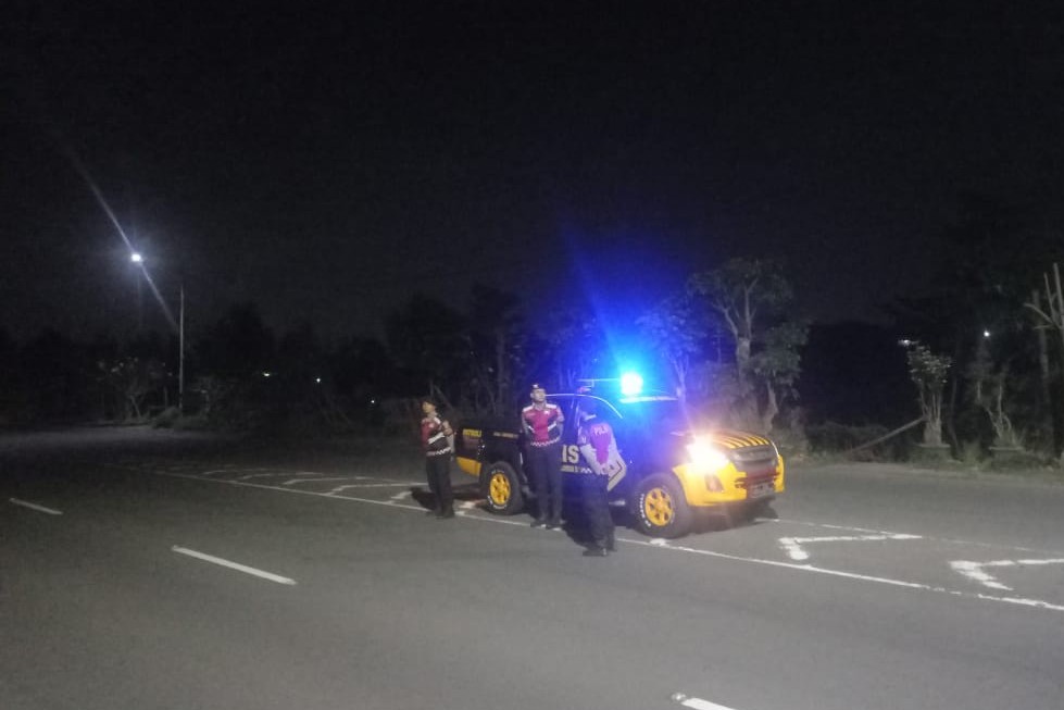 Tingkatkan Keamanan, Polres Lombok Barat Intensifkan Patroli Blue Light di Jalur Bypass BIL II