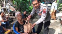 Sat Binmas Polres Lobar Bagikan Paket Nutrisi di Lembar