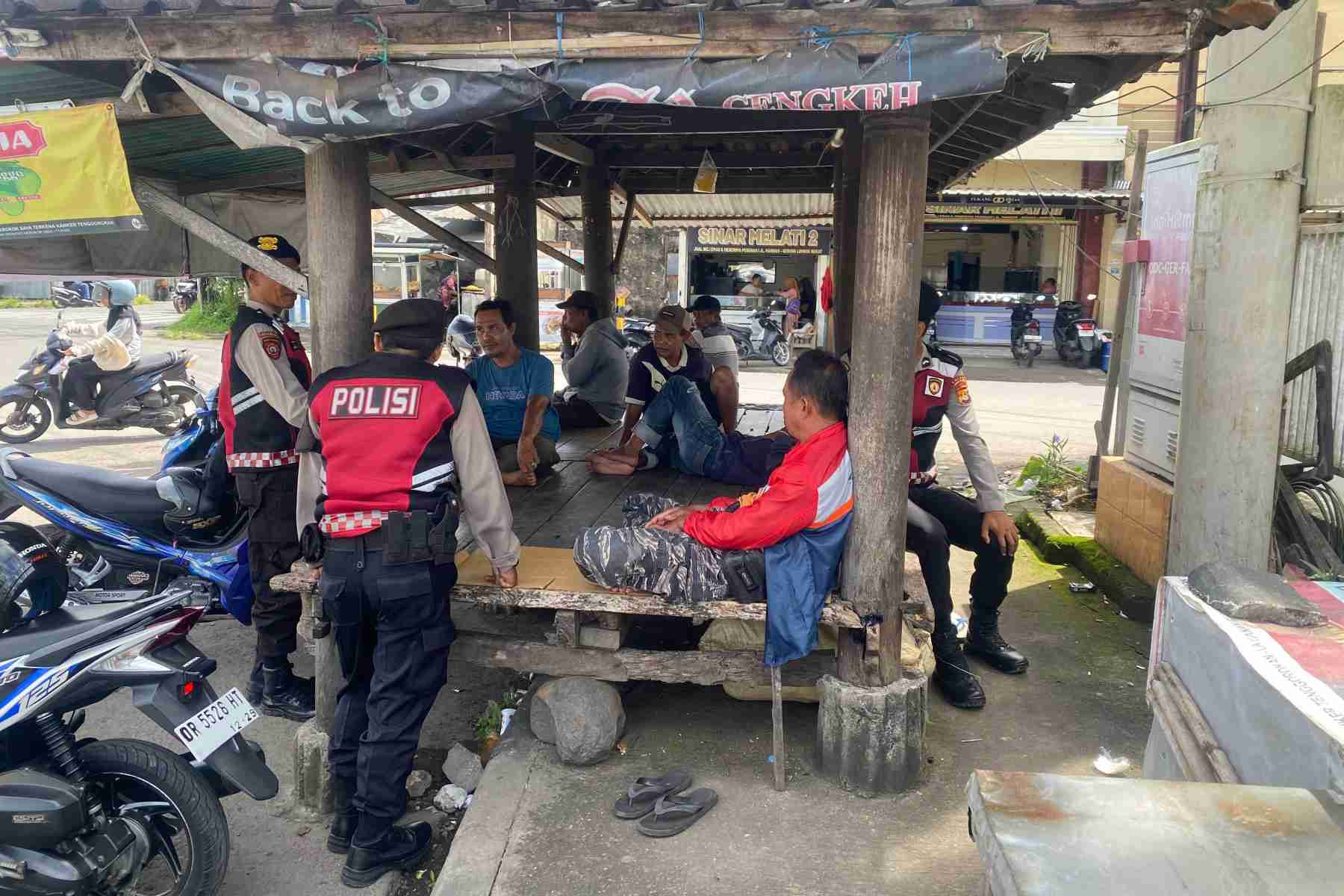 Patroli Dialogis di Gerung, Polres Lombok Barat Sosialisasi Inovasi KEMOS