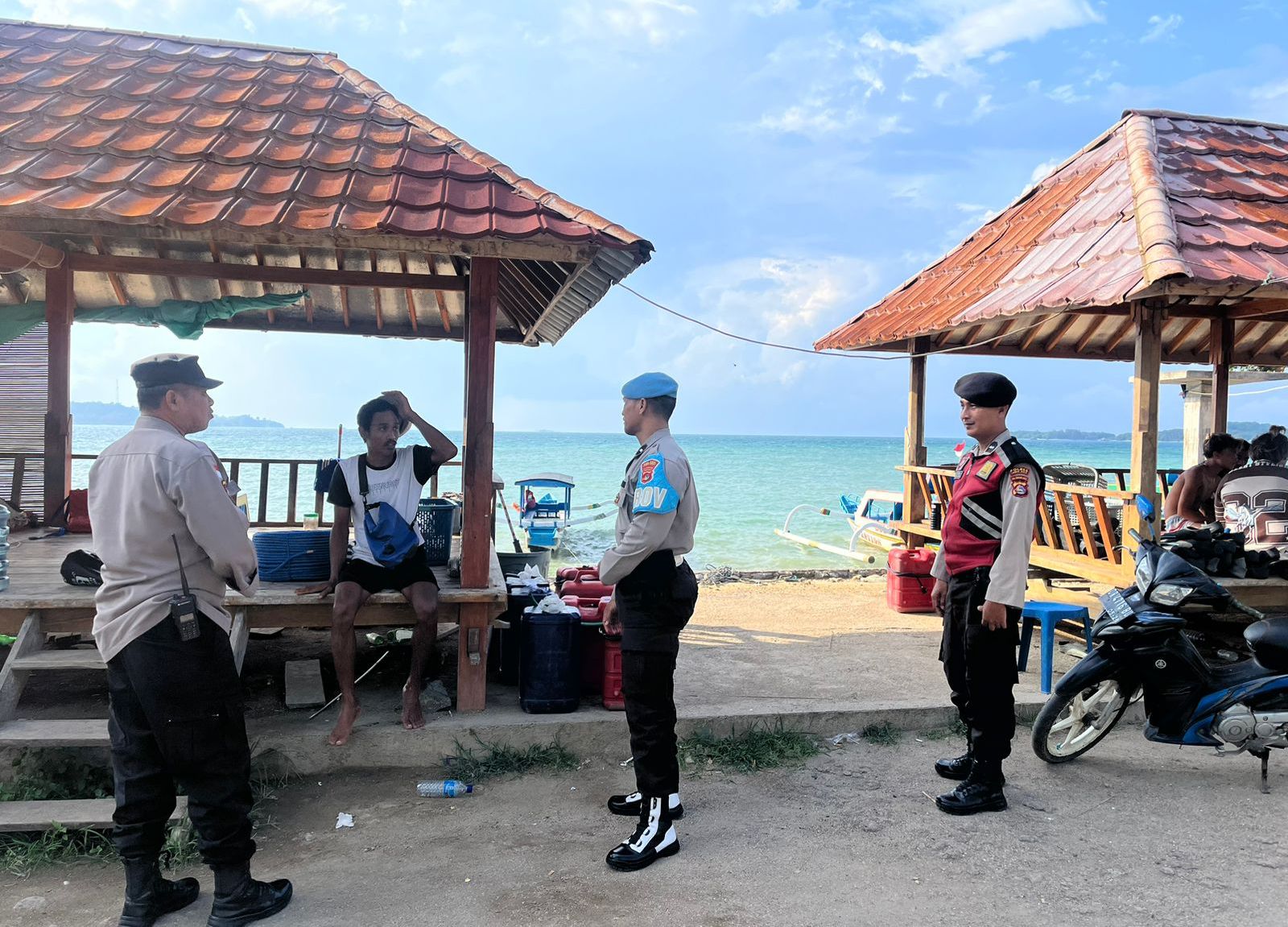 Cegah Kriminalitas, Polisi Patroli di Wisata Sekotong